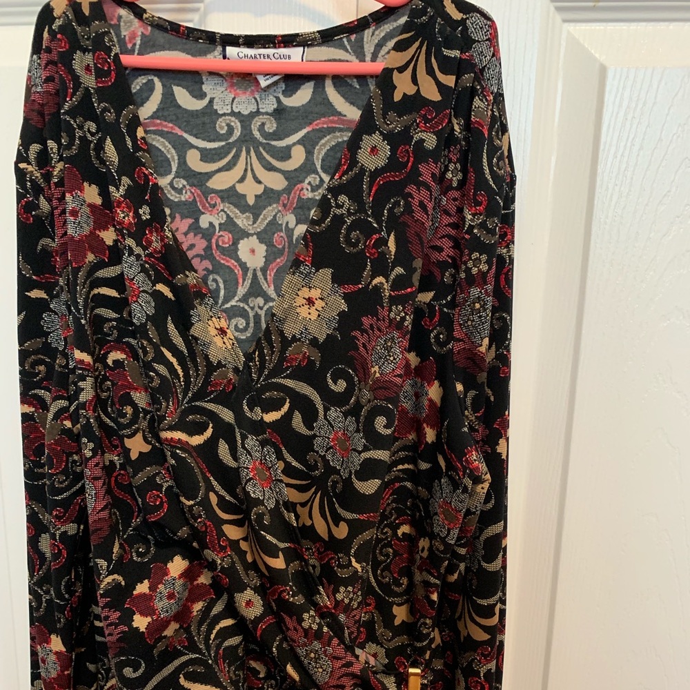 ‼️3 for $40‼️🌹Flower patterned tops🌹